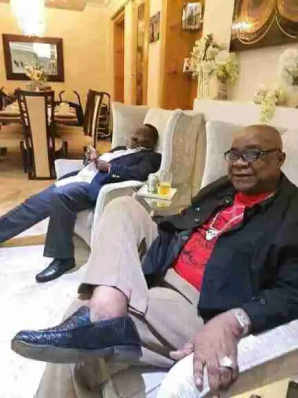 Current And Former Governors Of Oyo State Enjoy A Meal Together (Photos)
